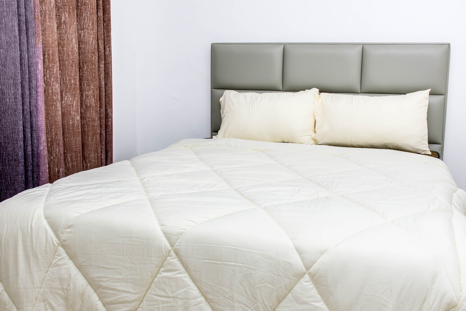 CIH Plain Ivory Comforter Duvet with 1 Flat Sheet,2 pillow cases polycotton 75GSM 6*6