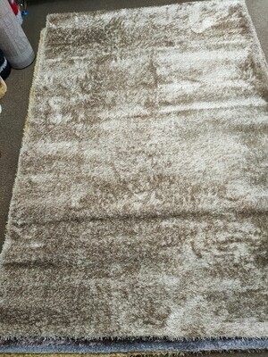 Shaggy fluffy living room carpet size 5x8ft Spanish