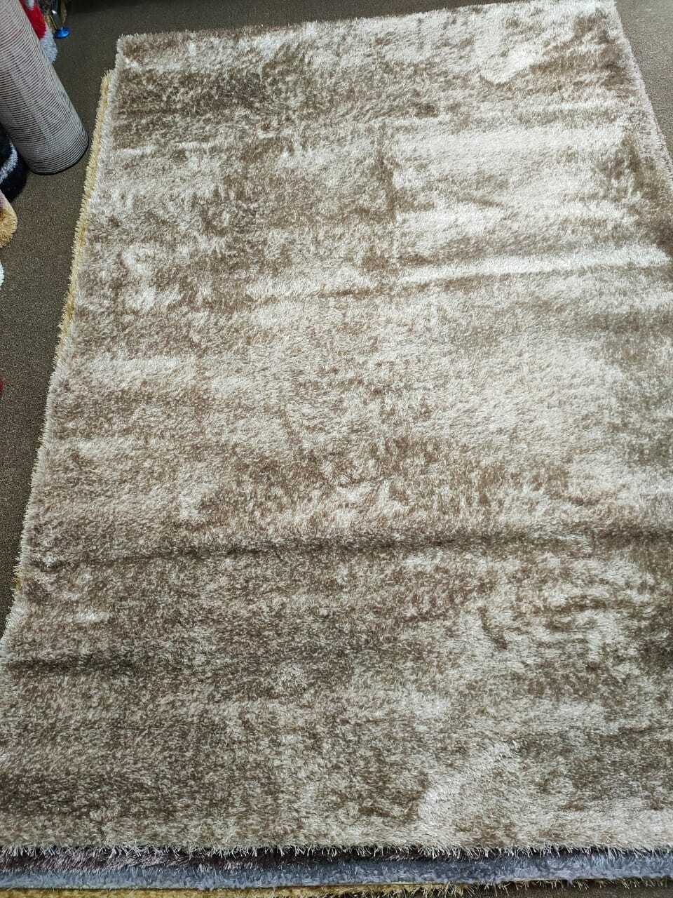Shaggy fluffy bedroom carpet size 4x6 Spanish