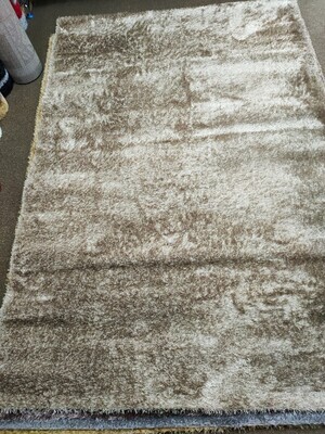 Shaggy fluffy livingroom carpet size 5x8ft Spanish