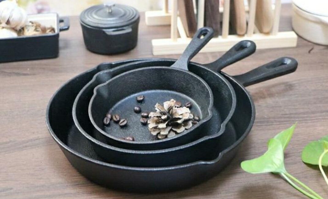 Cast Iron Skillet Pans Set of 4 - Big (26, Medium (20 x2), Small (16cm)