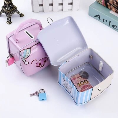 Square piggy bank with padlock & 2keys.
Colours blue &pink.
Material metallic
Size 11/10/9cm