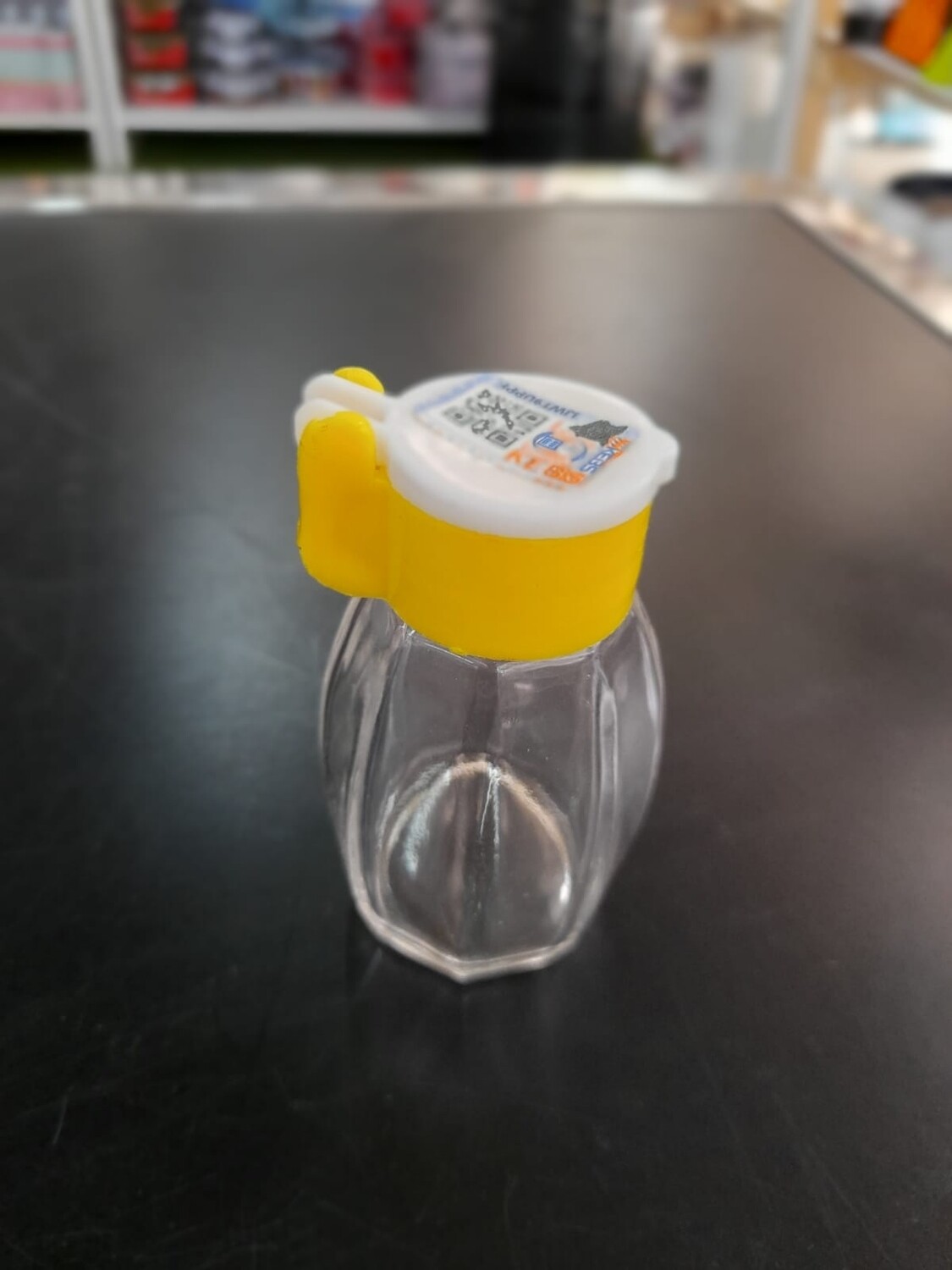 Paris Glass salt Shaker with plastic lid #230675