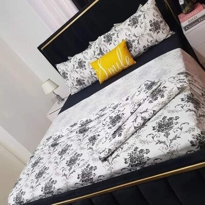 Printed flat bedsheets 7x6. 2bed sheets 4 pillow cases