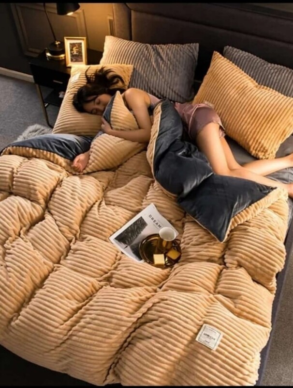 Heavy velvet duvets 4pcs set (7x6). 1 duvet 1 bedsheet 2 pillow cases