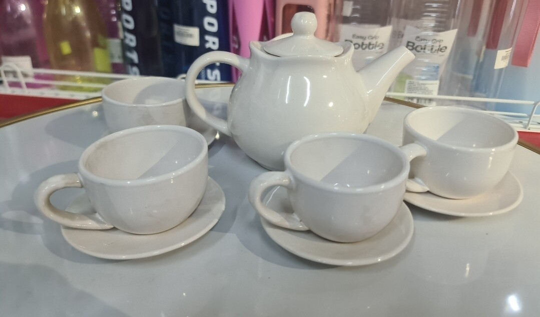 Porcelain tea set 5pcs set. Tea pot & 4 chai cups with saucers. Small