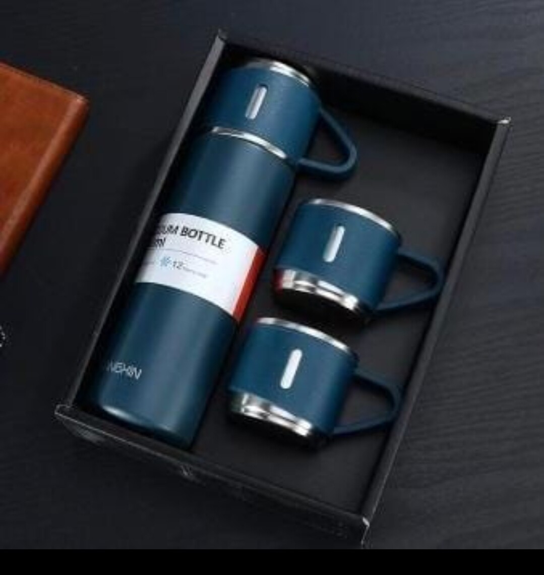 The Perfect Gift Set unbreakable vacuum flask set with 2 cups. in a  gift bag. FLask 500ml, cups 160ML BLUE