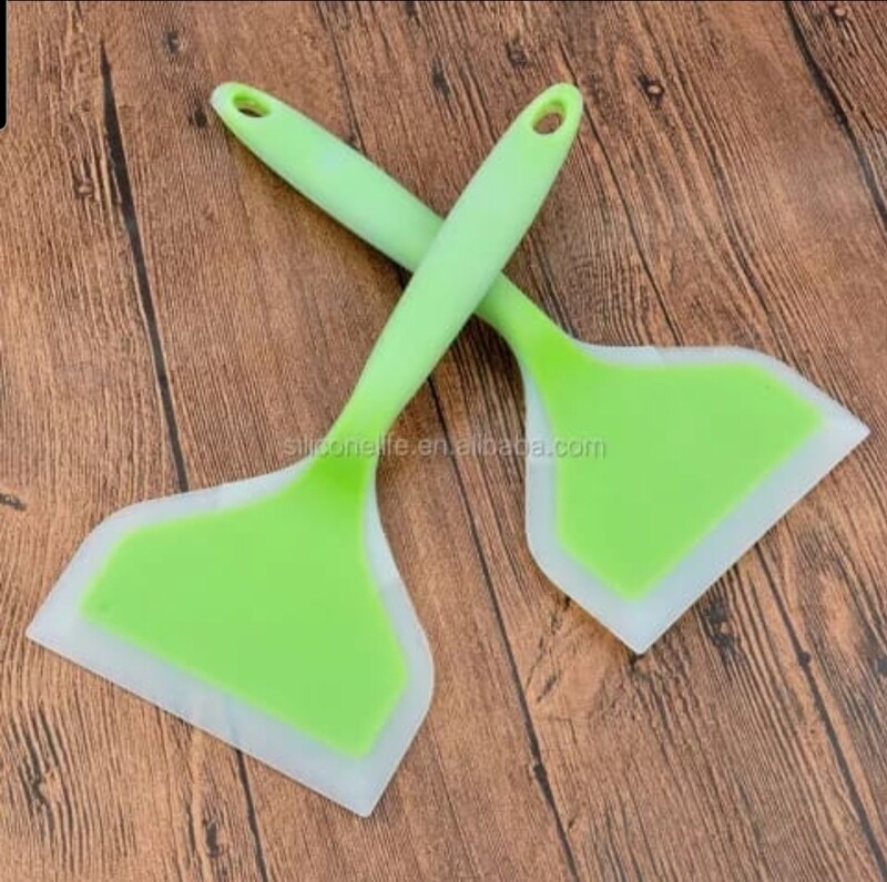 Wide silicon spatula