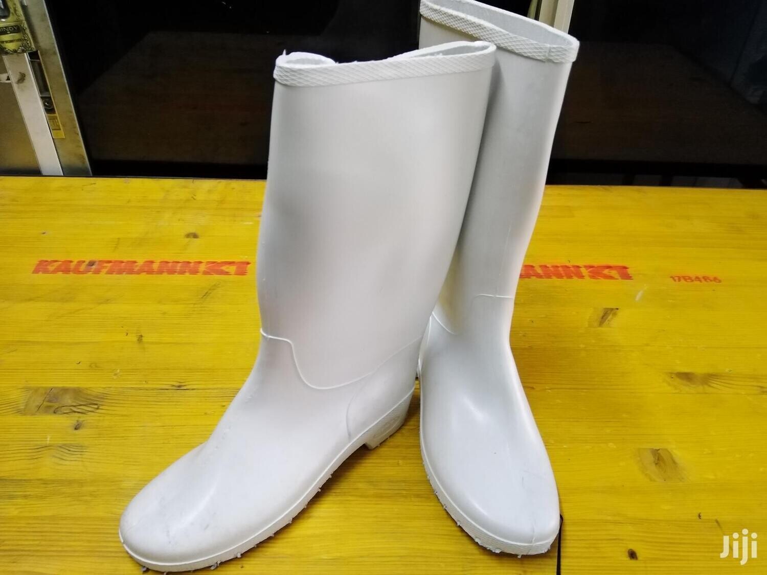 Heavy duty industrial gum boots 8(42) pair Kenya White RM3/8WE