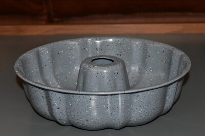 Heavy Bundt cake nonstick granite baking tin. Diameter: 22cm. grey