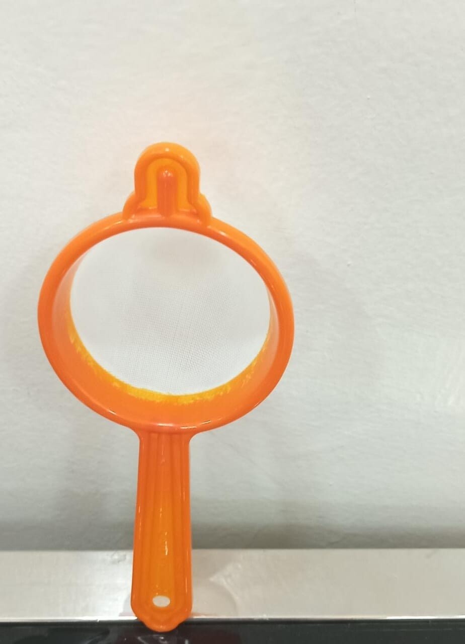 Plastic tea strainer