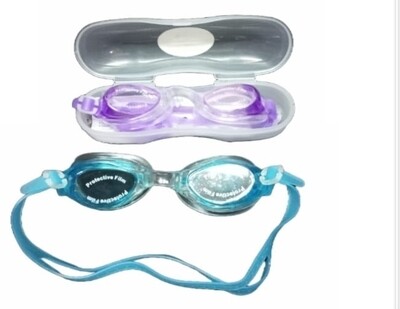 Swimming goggles in a carry case #229895