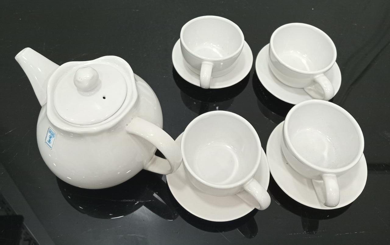 Porcelain tea set 9pcs set. Tea pot &amp; 4 chai cups with saucers. Small tea cups AAPA