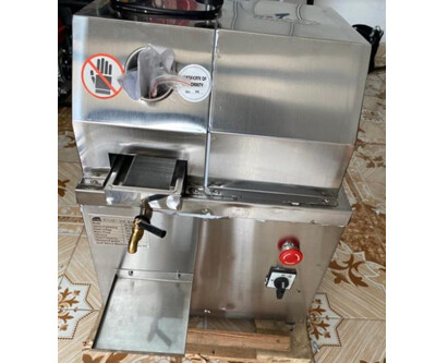 Commercial Sugarcane Juice Machine - Electric, Stainless Steel Rollers
