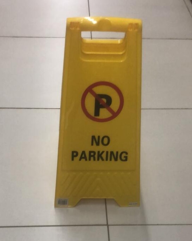 Foldable Warning Signs &#39;NO PARKING&#39;