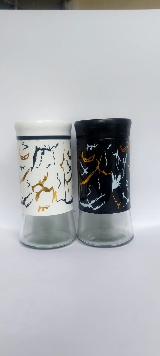 Salt Shaker With Glass Bottom