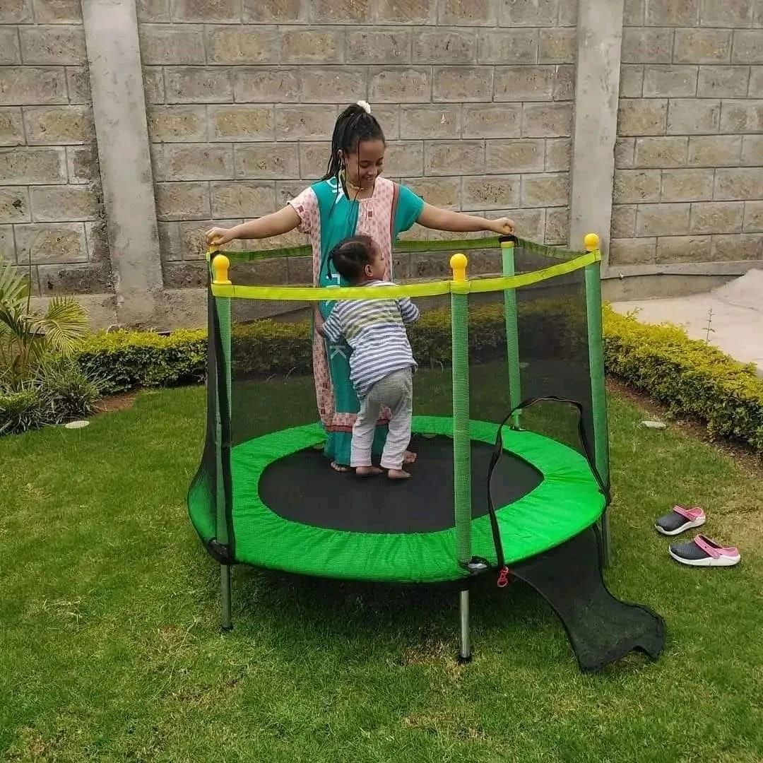 Indoor Mini Trampoline (4 FT) for Kids, Jumpking Trampoline Fitness Trampoline 3-12 Years Child Trampoline, with Enclosure Net Jumping Mat Max Weigh 200kg