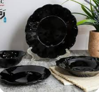 KitchenPro 10-Inch Black Glass Scallop Plate (