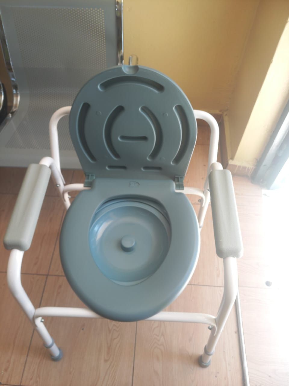 Portable Commode Chair with Removable Bucket and Backrest BLE