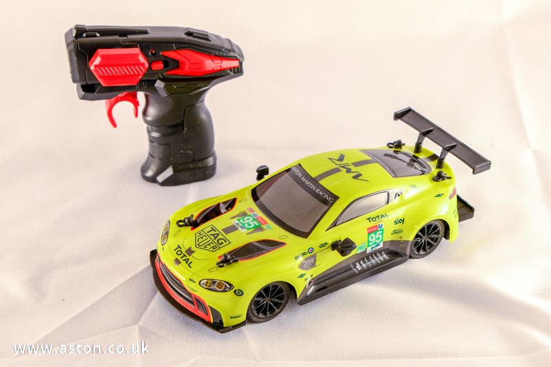Aston Martin Vantage GTE RC Car 1:24 Scale Car 6724M