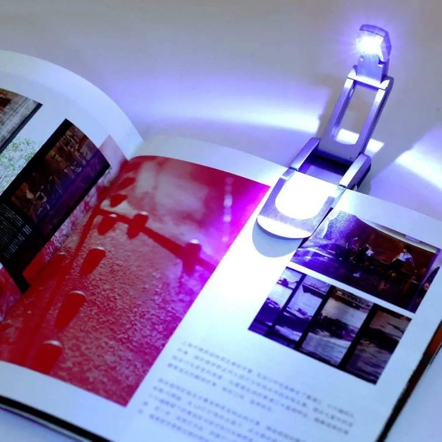 Leggilibro LED Book Light comes with 2 Batteries