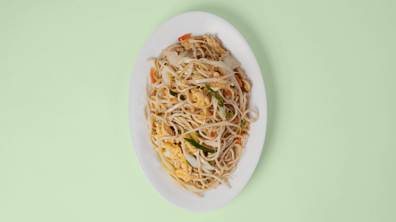 Steiktar núðlur með grænmeti og eggjum