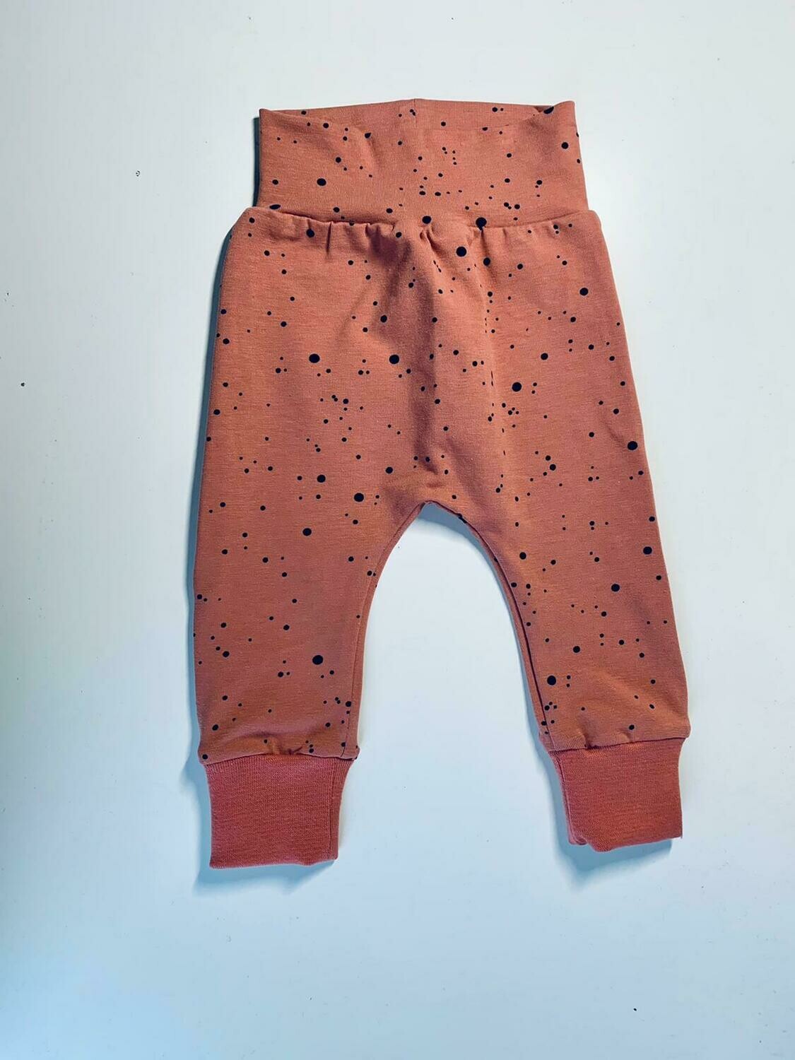 Babybroekje maat 56 roze stip