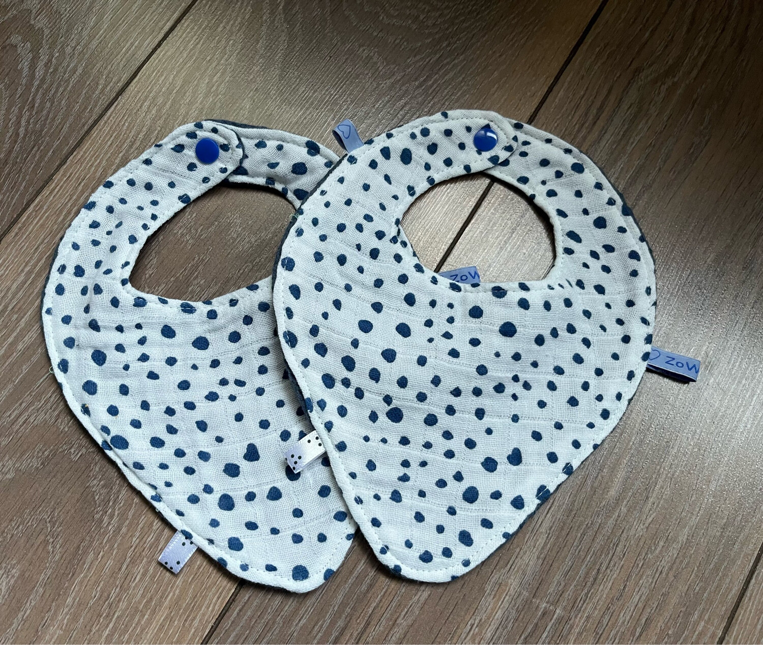 Slabbetje blauw stipjes