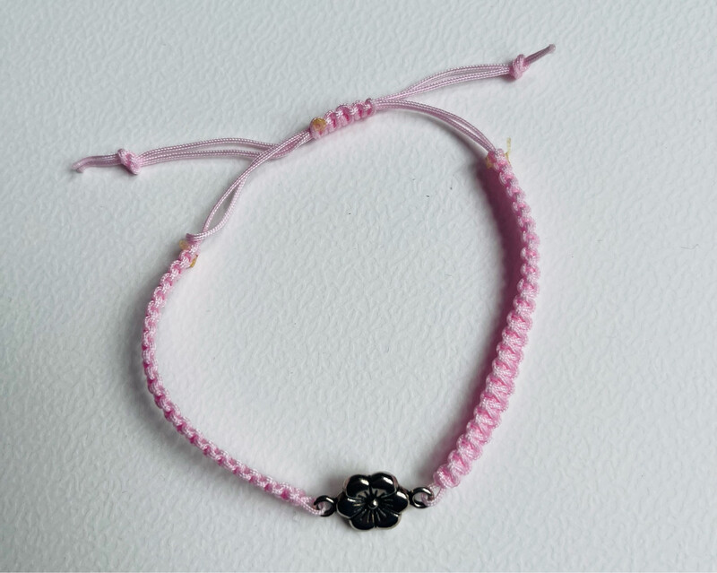 Macramé Armbandje Roze ?