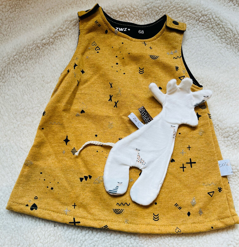 Babyset Meisje ? Overgooier 68 & Knuffel Giraffe