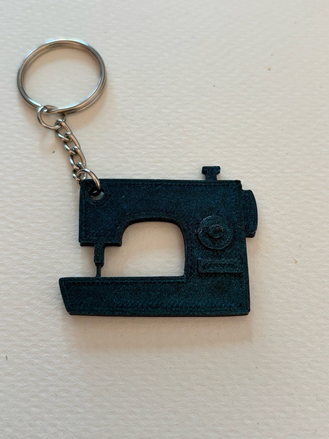 Sleutelhanger naaimachine donkerblauw
