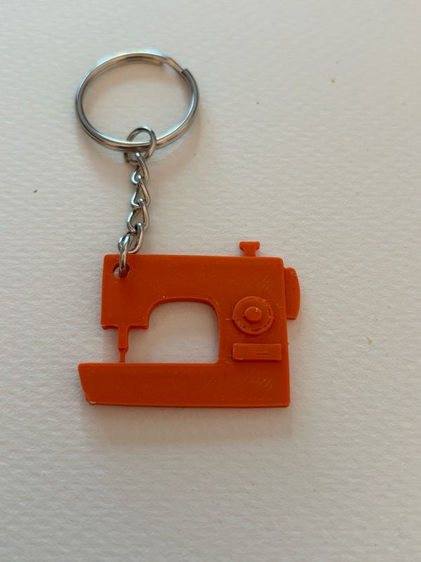 Sleutelhanger naaimachine orange ?