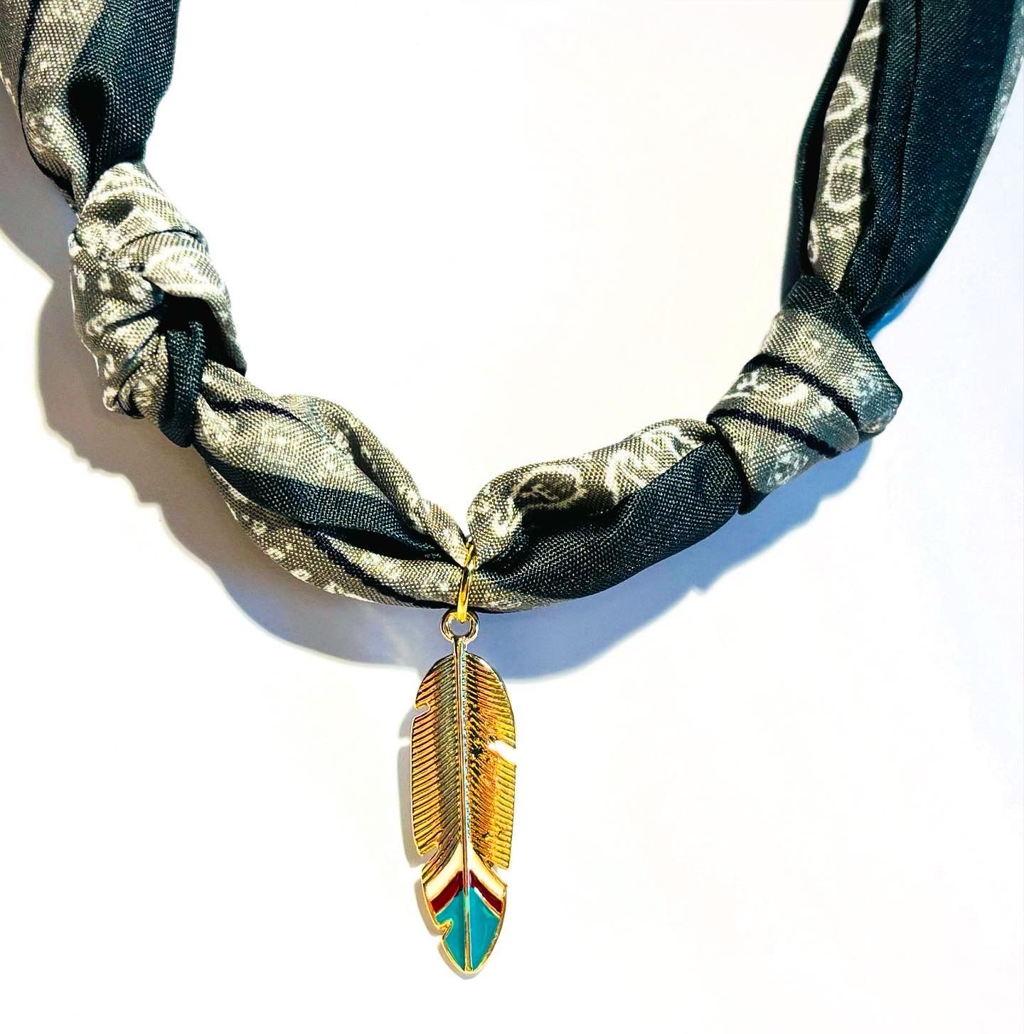 Bandana ketting veertje