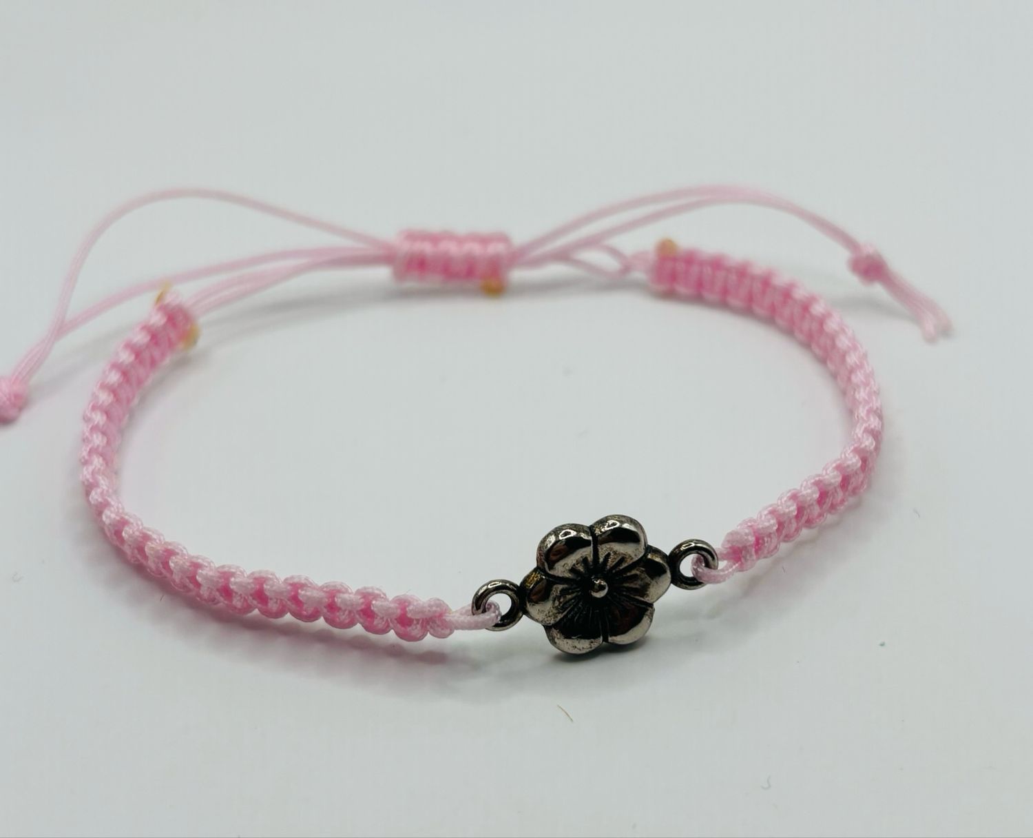 Macramé Armbandje Roze ?