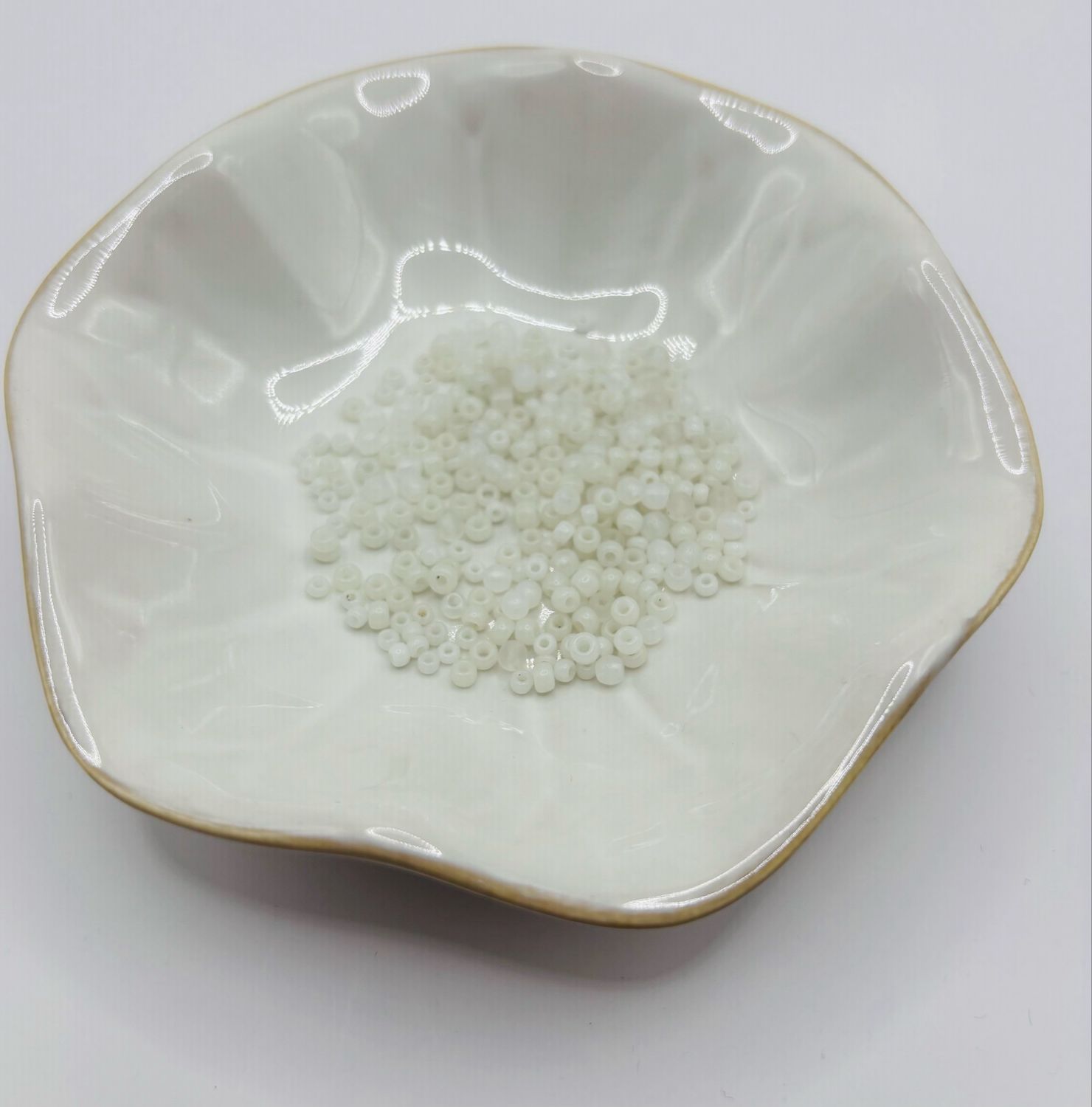 Rocailles 3mm wit lichtdoorzichtig 50gr