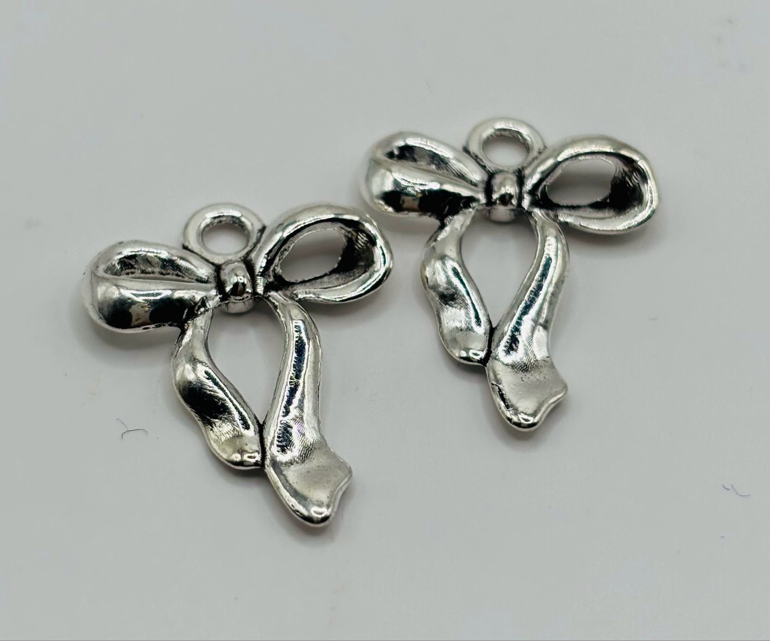 Hanger strikje zilver 2cm