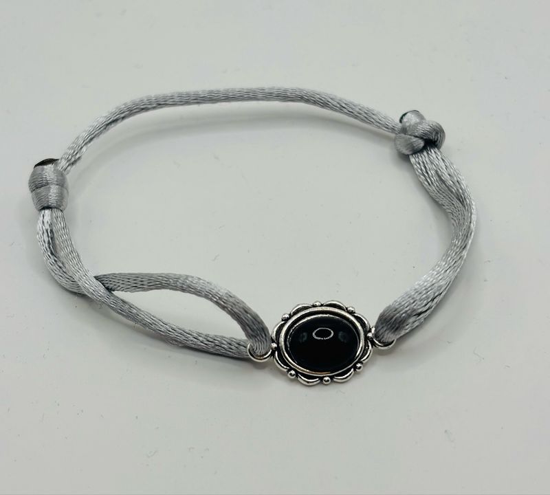 Satijnarmbandje grijs black stone