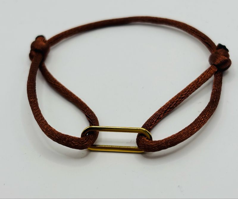 Satijnarmbandje bruin gouden schakel