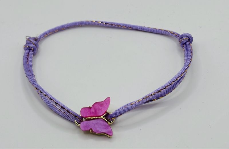 Satijnarmbandje paars vlinder ?