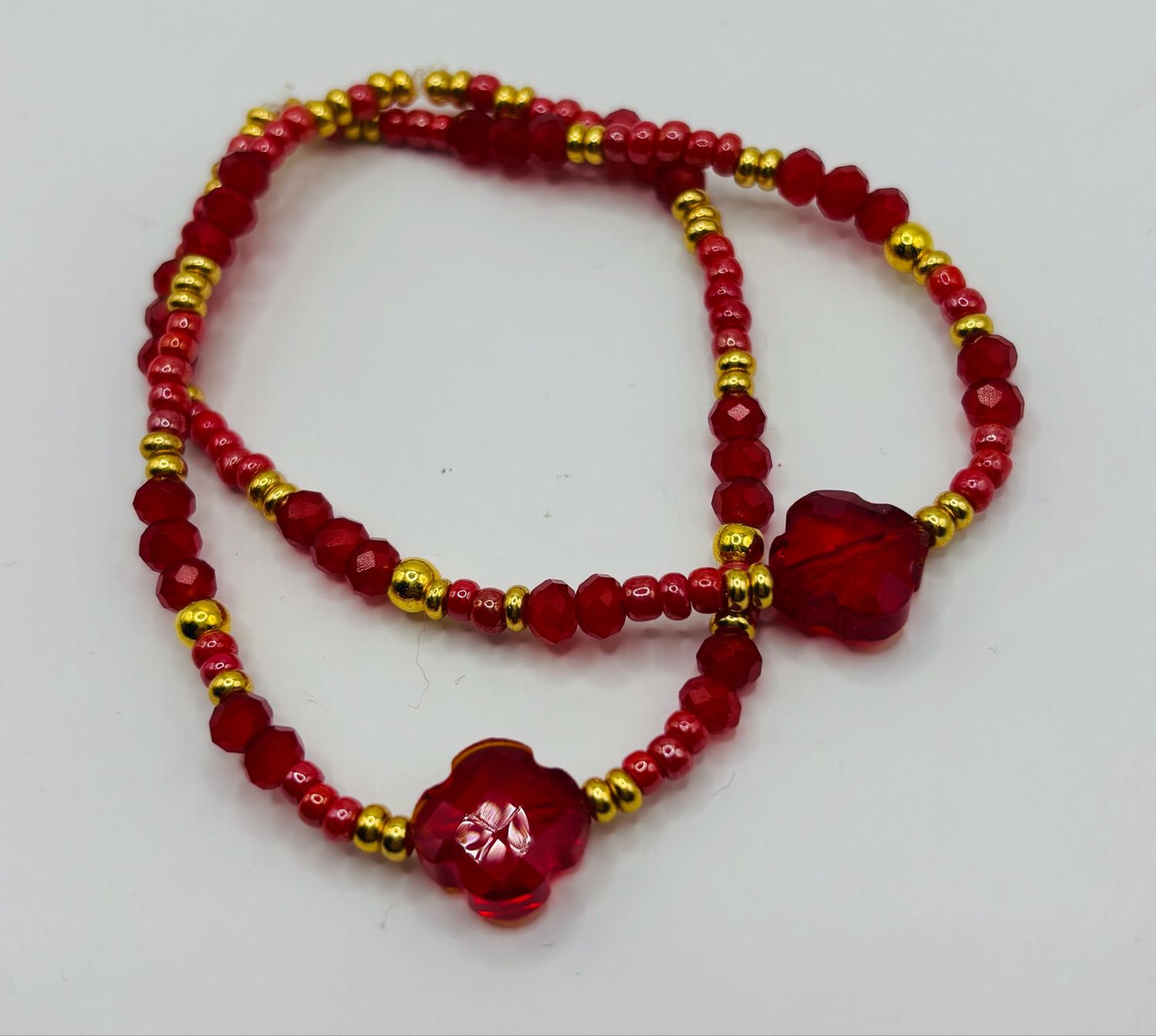 Armbandje klaver rood