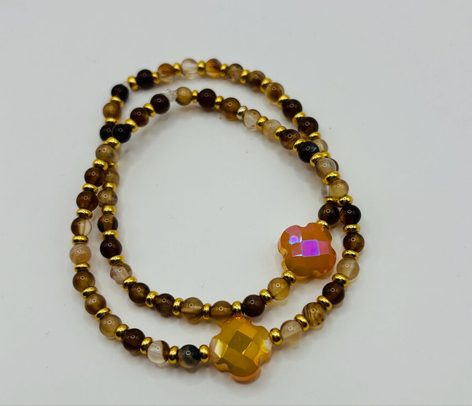 Armbandje klaver bruin