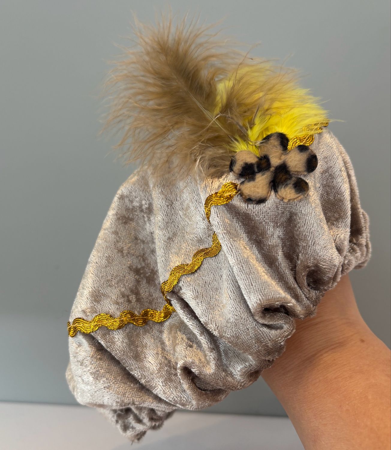 Pieten muts vloers gold Brown Pieten muts vloers gold Brown