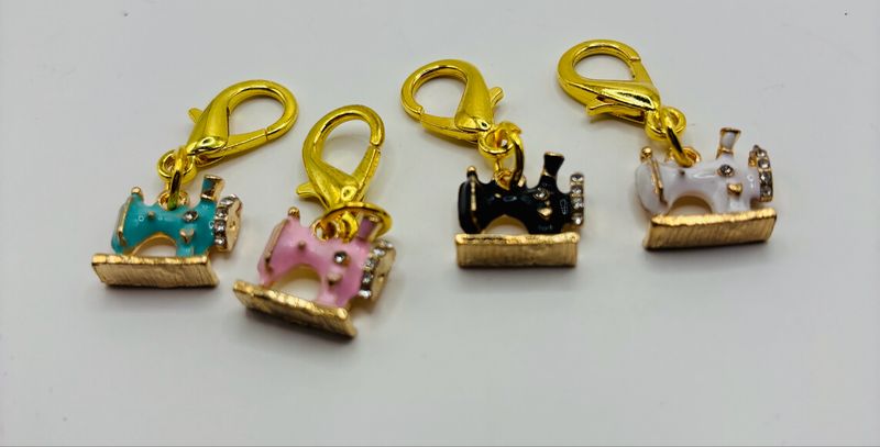 Sleutelhanger mini naaimachine