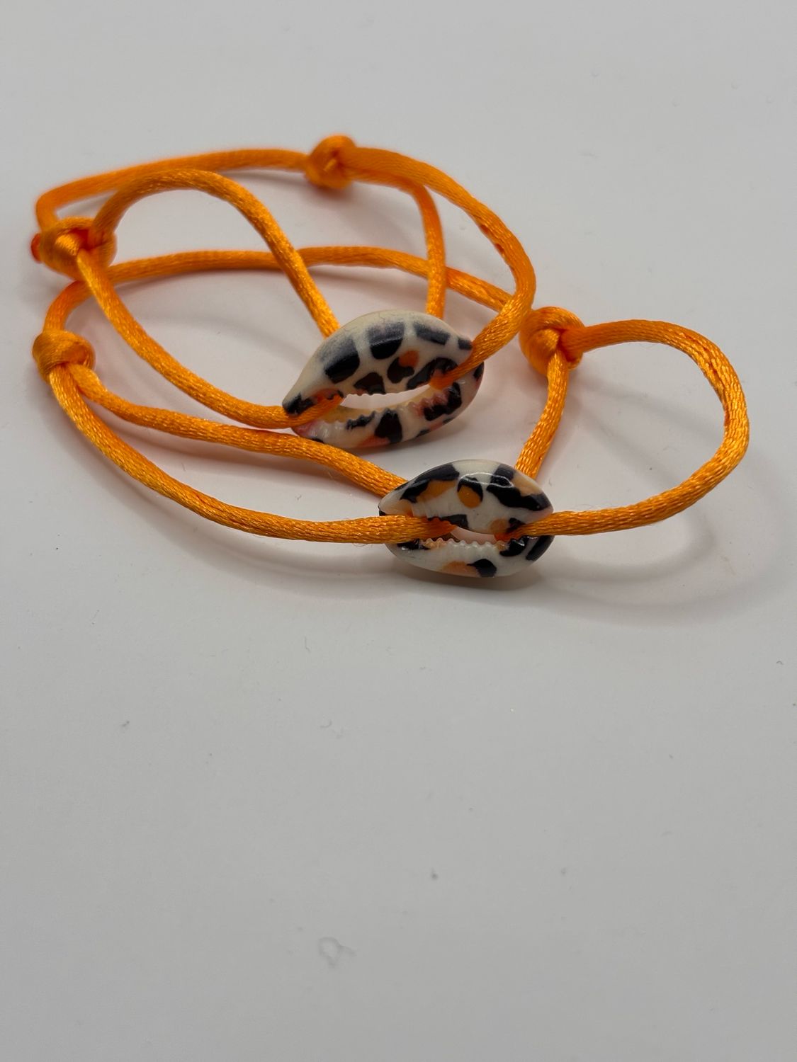 Satijn armband kauri oranje
