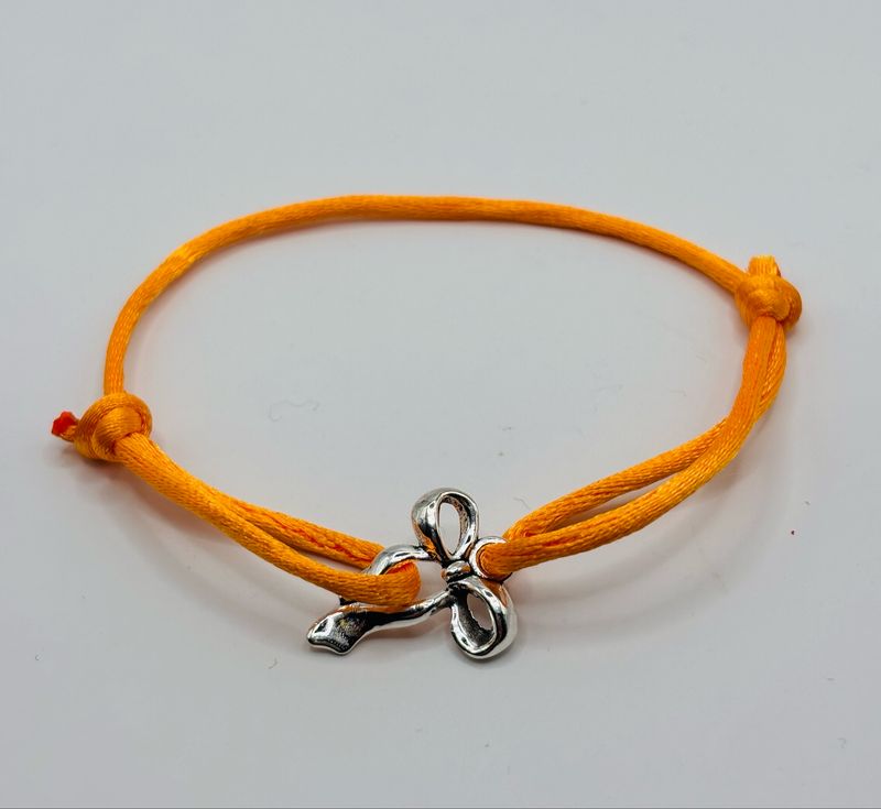 Satijnarmbandje strik zilver