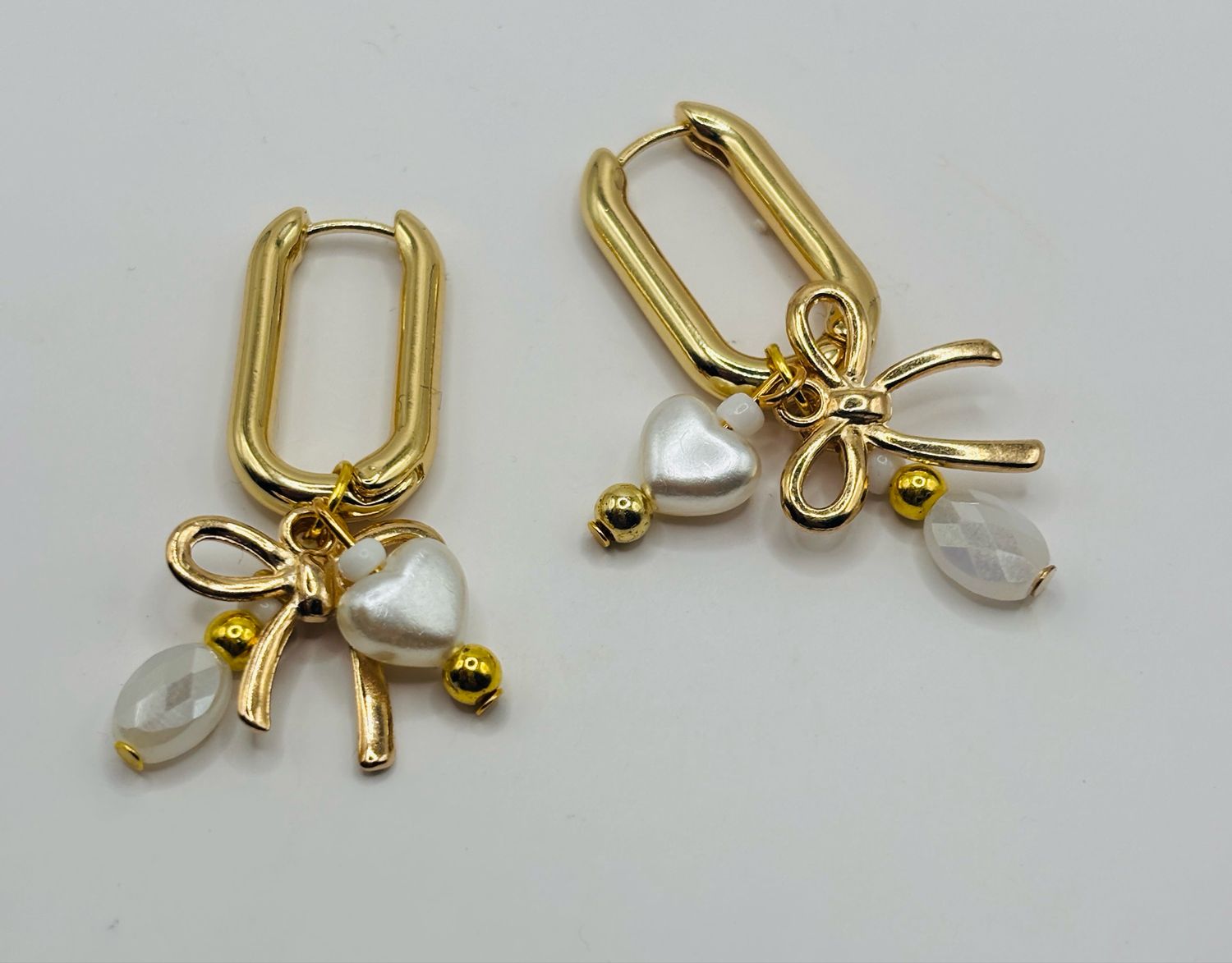 Oorbellen wit strikje