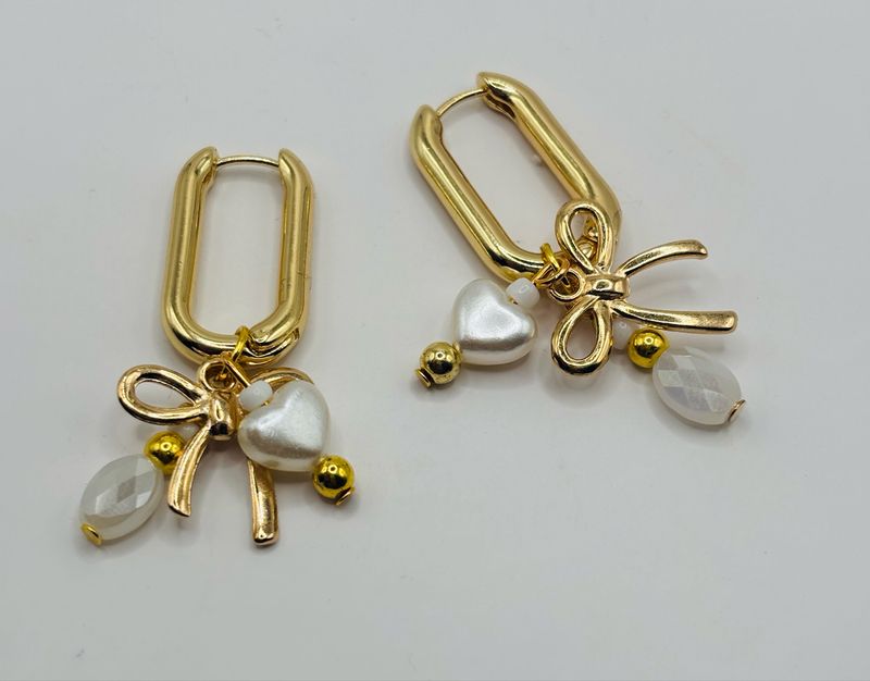 Oorbellen wit strikje