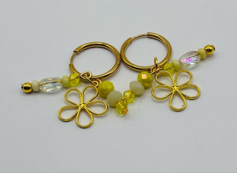 Oorbellen yellow flower ?