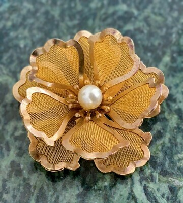 Vintage Brooch Flower w/Pearl