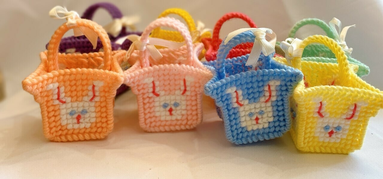 Mini Crochet Easter Basket w/Bunnies 